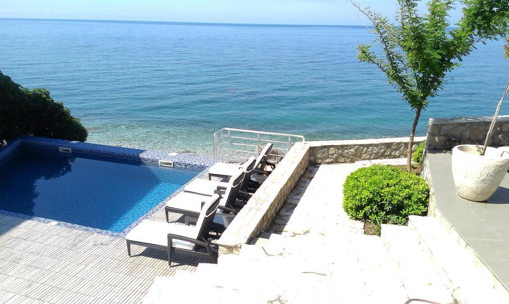 Love Live Hotel Sutomore Exterior foto