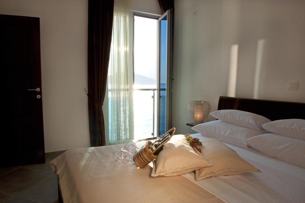 Love Live Hotel Sutomore Quarto foto