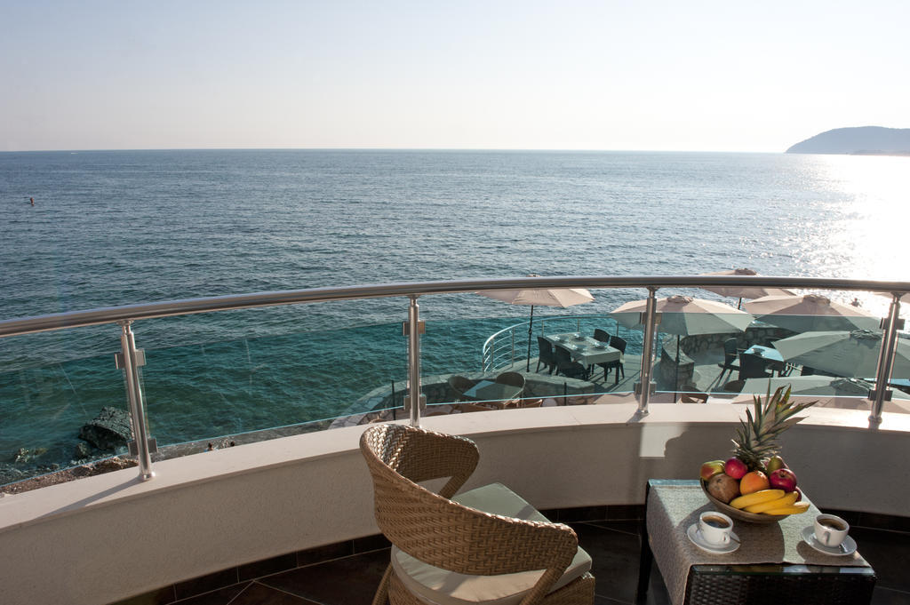 Love Live Hotel Sutomore Quarto foto