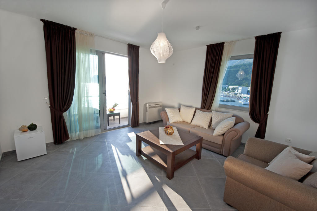 Love Live Hotel Sutomore Quarto foto