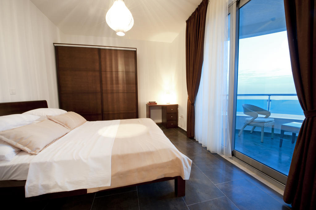 Love Live Hotel Sutomore Quarto foto