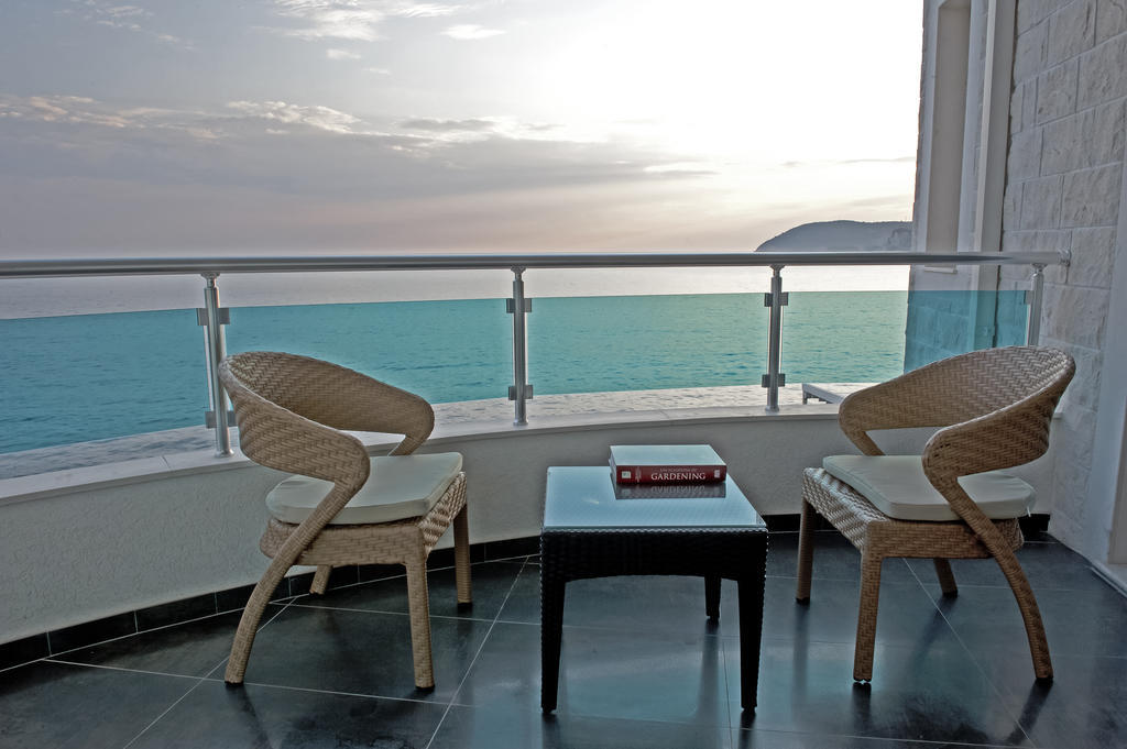 Love Live Hotel Sutomore Quarto foto