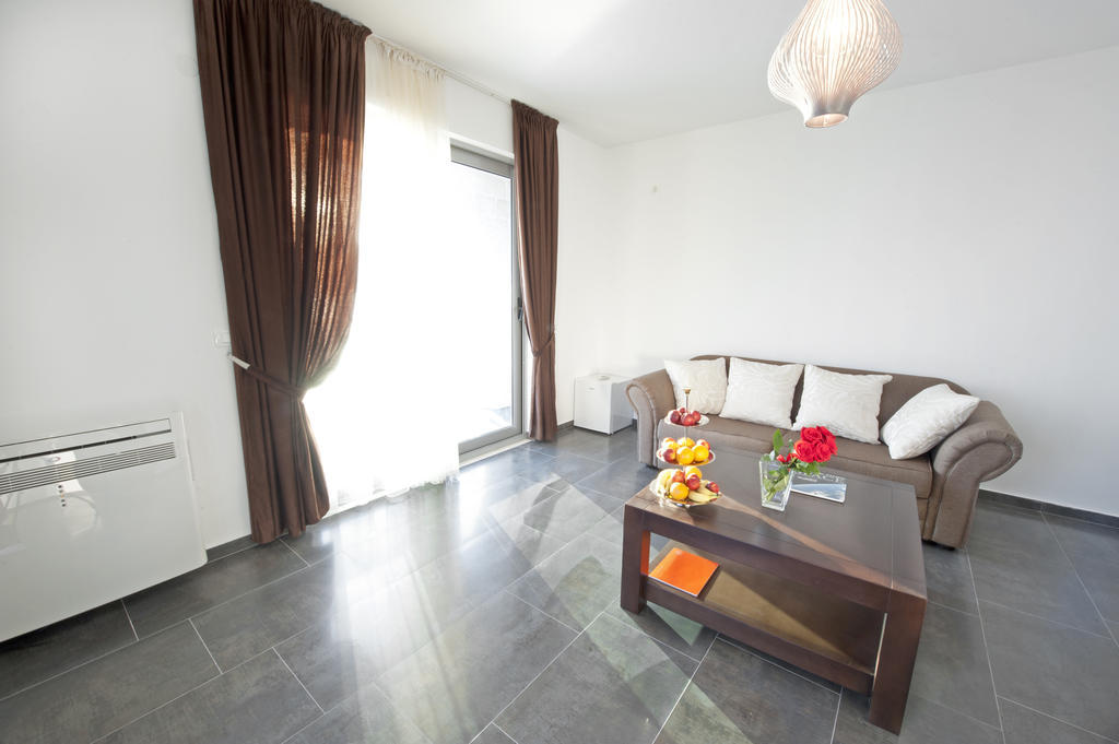Love Live Hotel Sutomore Quarto foto