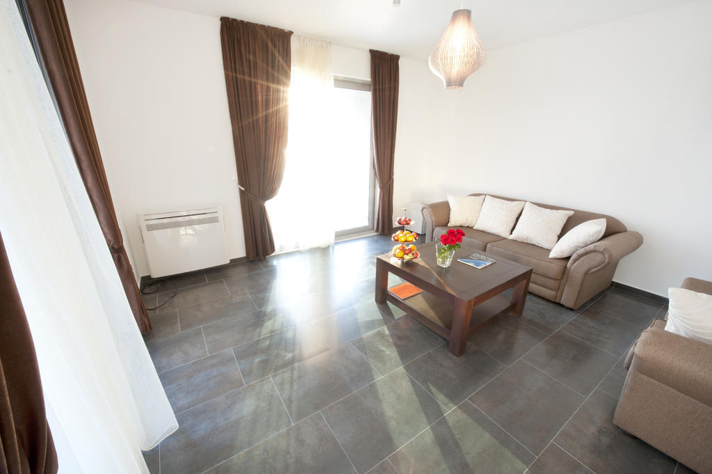 Love Live Hotel Sutomore Quarto foto