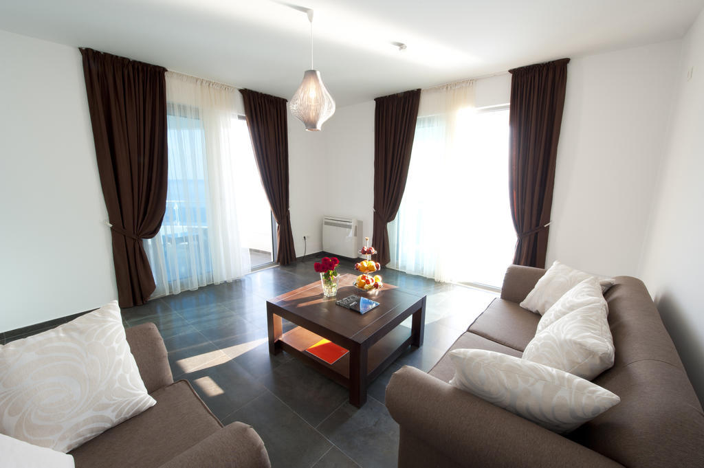 Love Live Hotel Sutomore Quarto foto